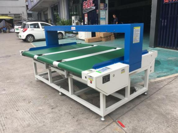 Ultra-Wide Needle Detector